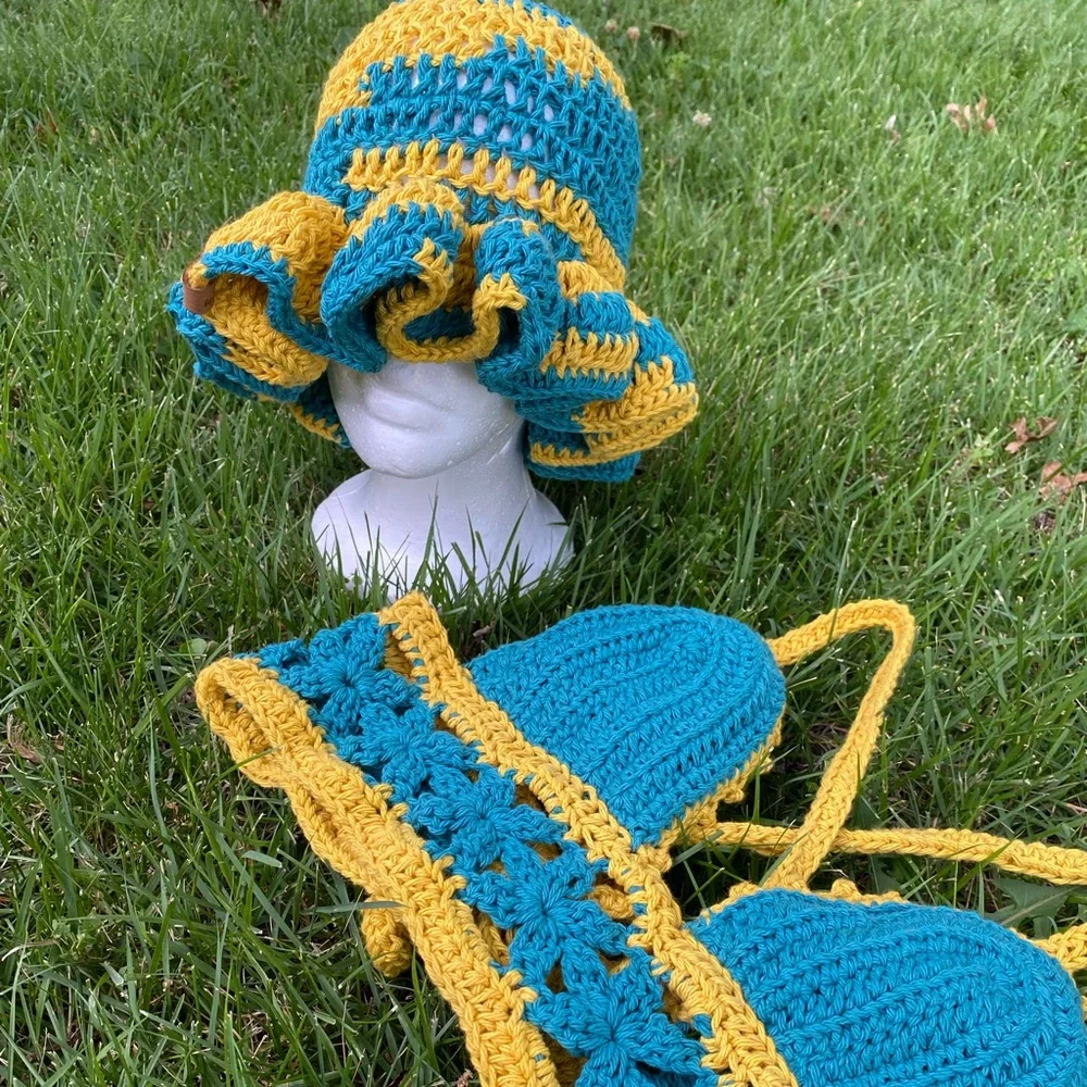 Floral boho Crochet Top - Picture 2 of 3